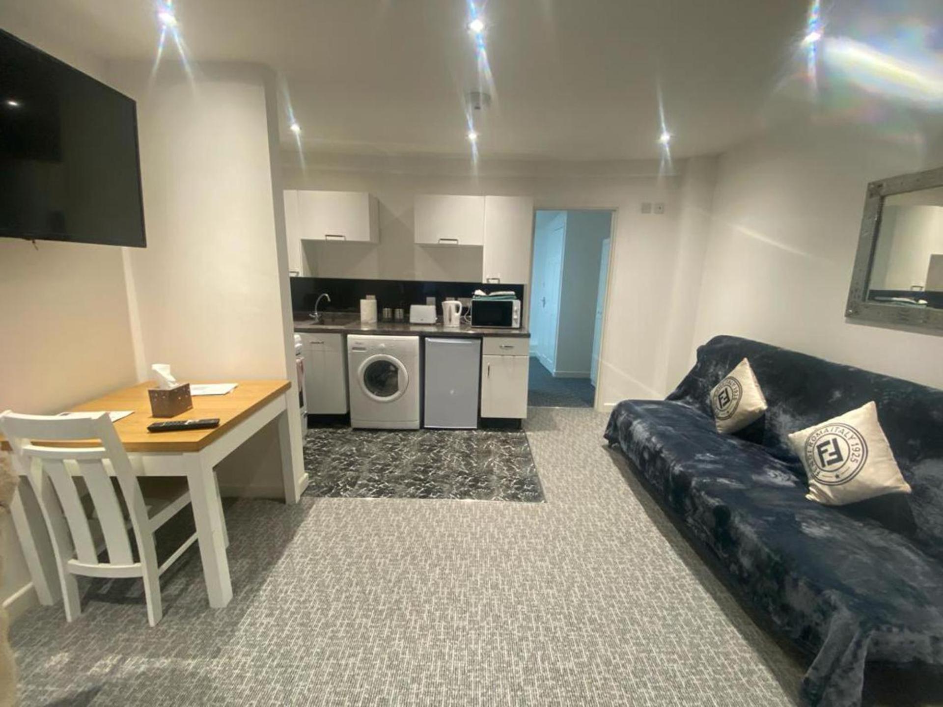 Beautiful 3-Bed Apartment In Мертир-Тидвилл Экстерьер фото