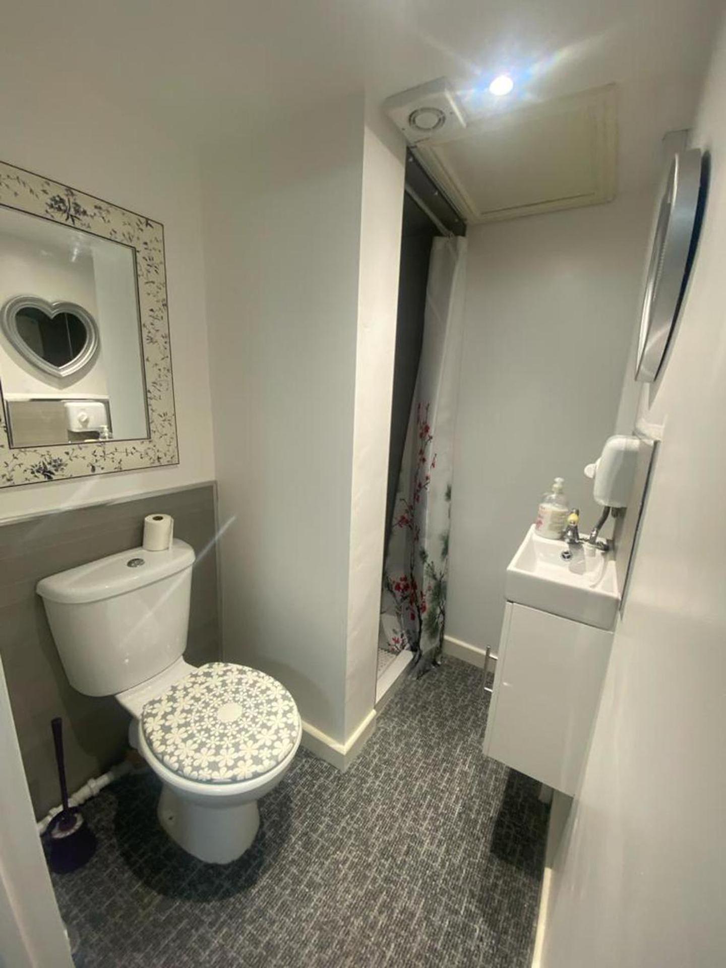 Beautiful 3-Bed Apartment In Мертир-Тидвилл Экстерьер фото