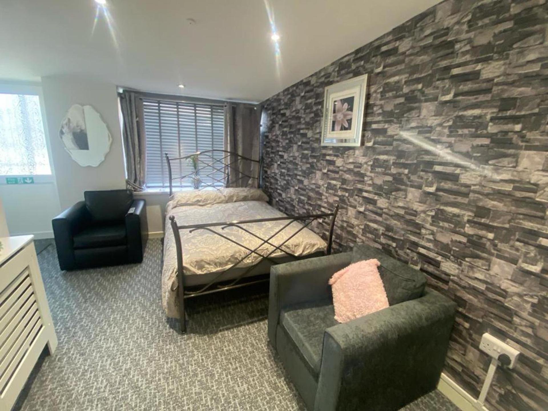 Beautiful 3-Bed Apartment In Мертир-Тидвилл Экстерьер фото